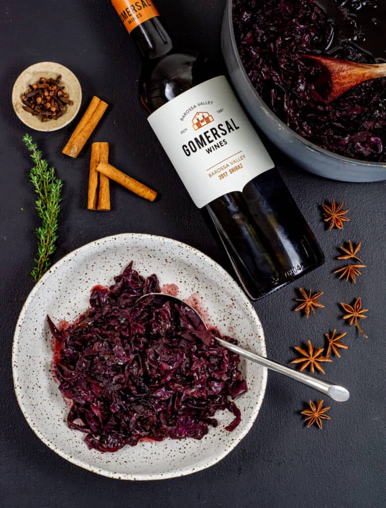 cooked red cabbage, gomeral shiraz and spices